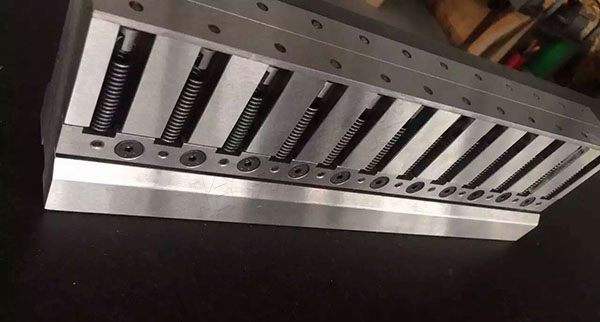 无压痕模具在折弯机中的使用